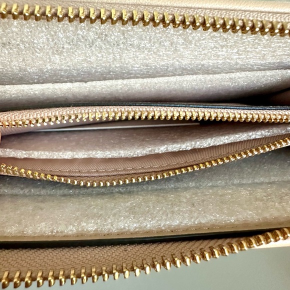 NWT Tory Burch Quilted Fleming Stud Continental Wallet in Goan Sand - Picture 7 of 11